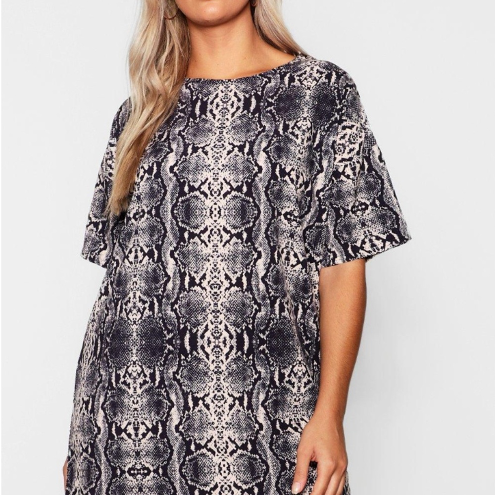 Plus snakeskin Oversized T-Shirt Dress